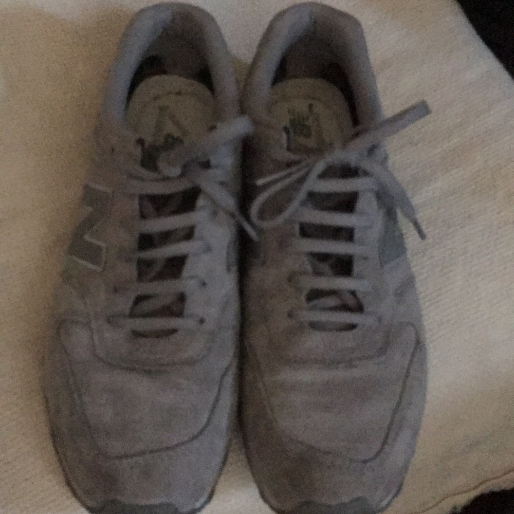 New Balance tennis shoes